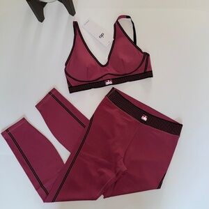 - Alo Yoga Matching Set Rose Magenta🙌✨✨